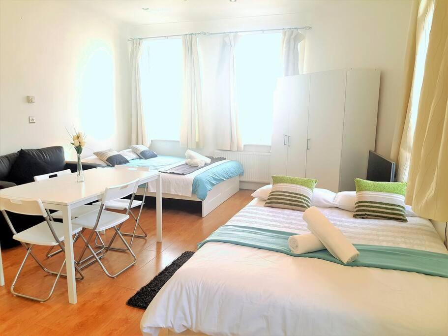 Excellent Studio Flat In Londra Exterior foto