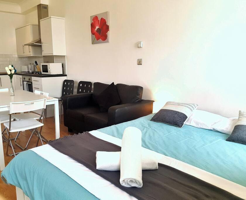Excellent Studio Flat In Londra Exterior foto