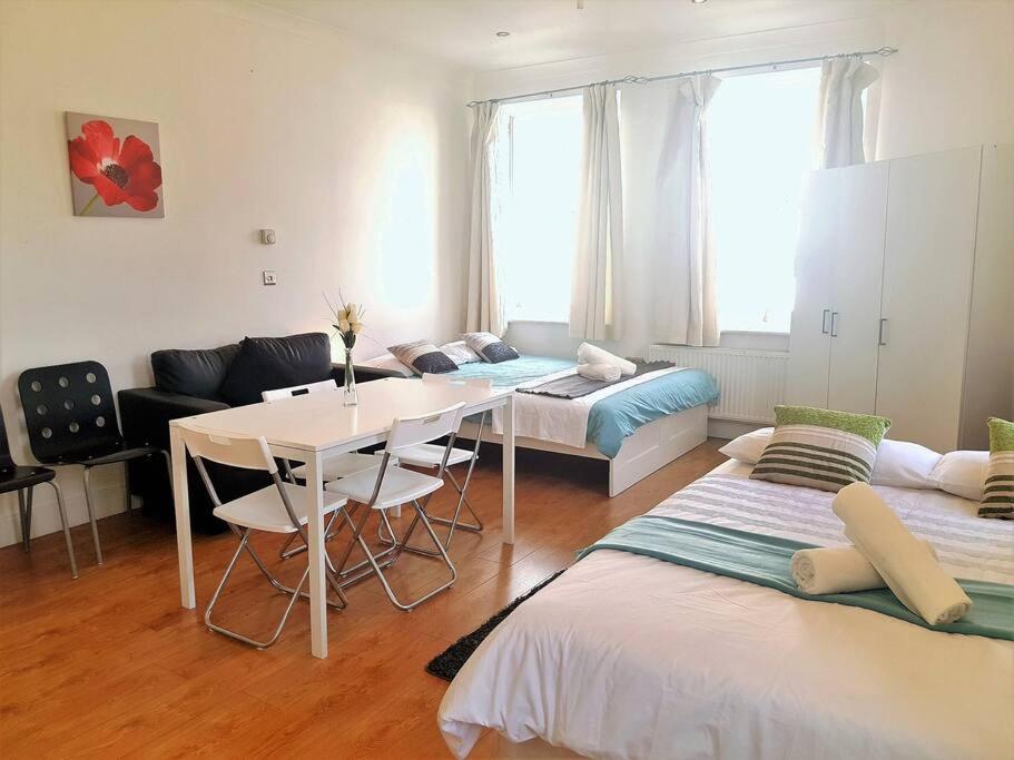 Excellent Studio Flat In Londra Exterior foto
