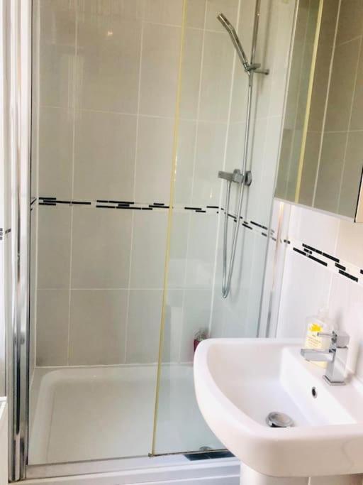 Excellent Studio Flat In Londra Exterior foto