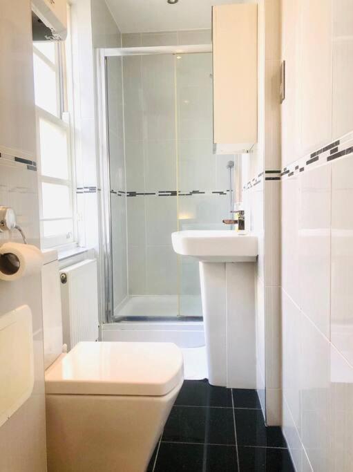 Excellent Studio Flat In Londra Exterior foto