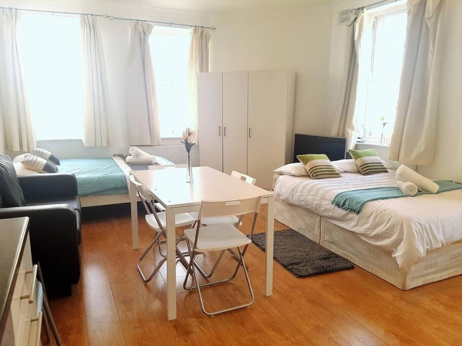 Excellent Studio Flat In Londra Exterior foto