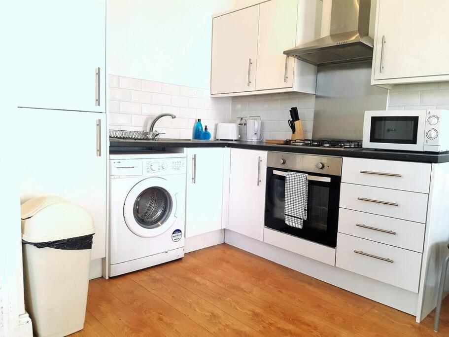 Excellent Studio Flat In Londra Exterior foto